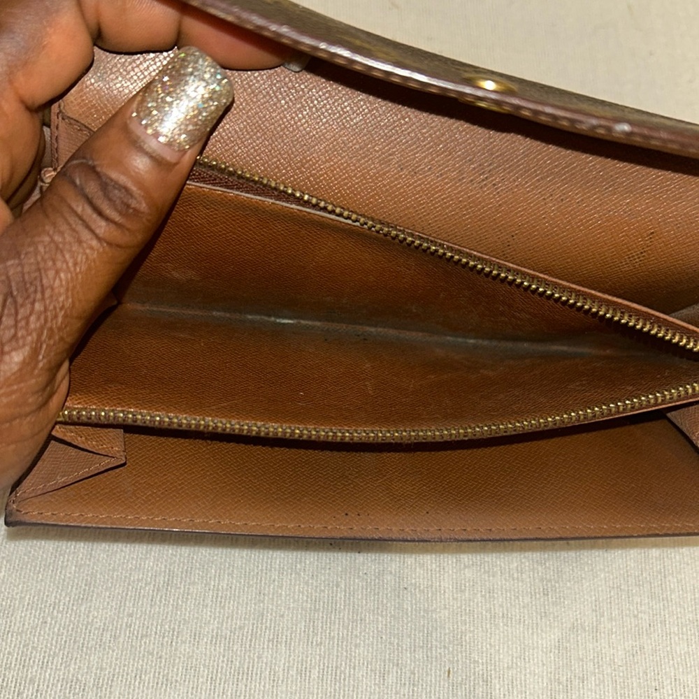 Authentic LOUIS VUITTON Monogram long wallet - Picture 14 of 17